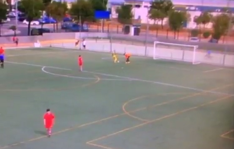 Escándalo en el Mosquito-Utrera juvenil: gol en bote neutral e intento de agresión (VÍDEO)