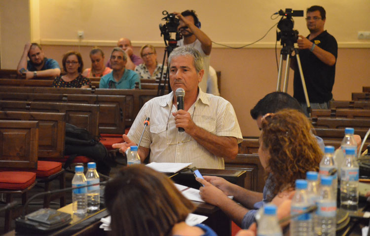 Villalobos retira la palabra a un utrerano que intentaba hacer su pregunta en el «escaño ciudadano» (AUDIO)