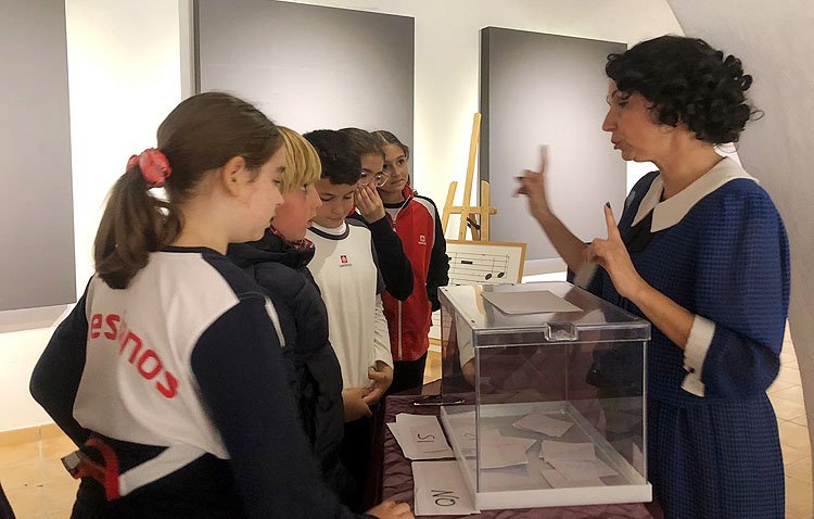 Un ‘escape room’ teatralizado recorre la historia para descubrir a los escolares cómo ha sido la vida de las mujeres