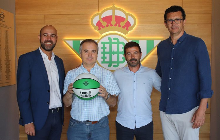 Las escuelas del Real Betis Baloncesto desembarcan en Utrera gracias a un convenio con los Salesianos