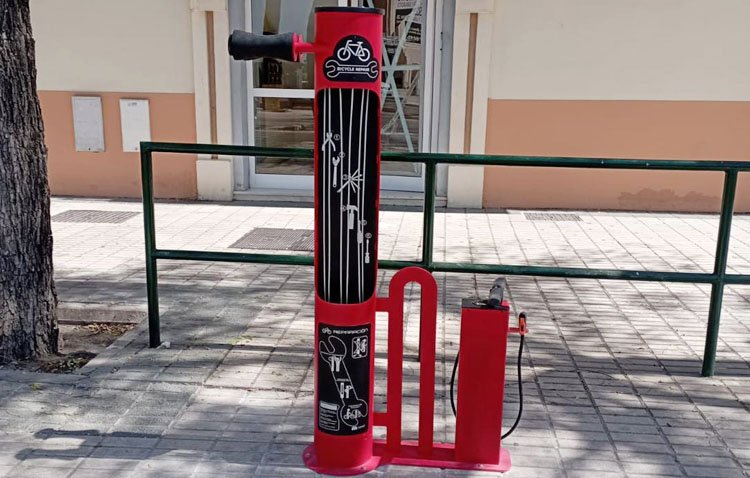 Utrera cuenta ya con dos estaciones de bicicletas para inflar las ruedas y pequeños arreglos