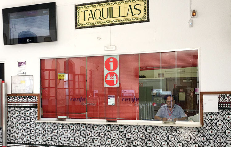 La normalidad regresa a la estación de trenes con la reapertura de las taquillas
