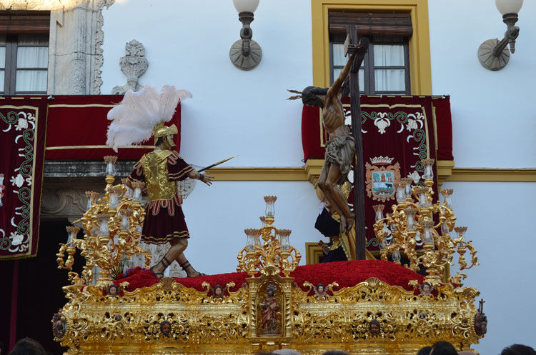 Cita multitudinaria con sabor salesiano en el Martes Santo de Utrera (GALERÍA)