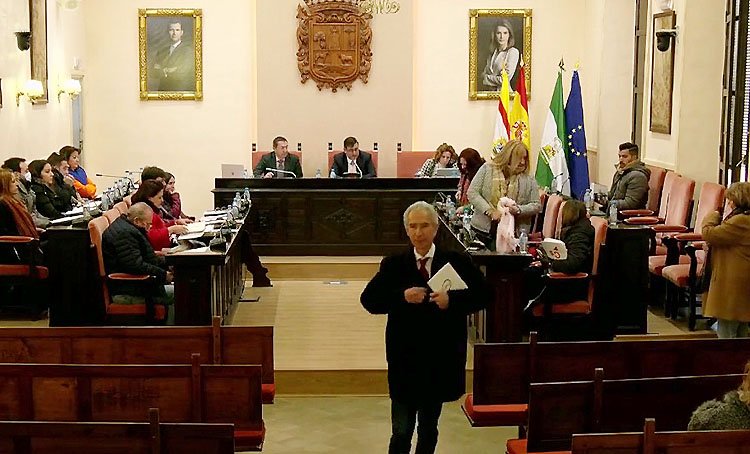 Juntos por Utrera muestra su indignación tras la expulsión de su portavoz del pleno del Ayuntamiento
