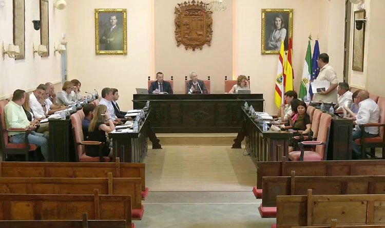 La expulsión de Villalobos del pleno municipal de Utrera enfrenta al PSOE y al PP [VÍDEO]