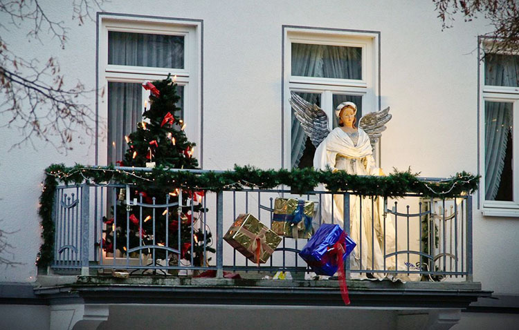El concurso de belenes y escaparates se amplía este año a los balcones y fachadas de las viviendas de Utrera