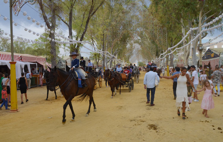 El Ayuntamiento de Utrera trabaja en dos formatos alternativos para la Feria de Consolación en caso de tener que suspenderla