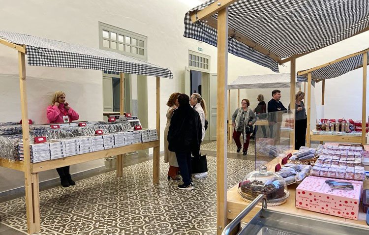 Más de 3.500 personas visitan la Feria Benéfica del Dulce celebrada en el ‘Hospitalito’