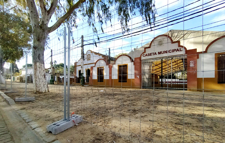 La obra de reurbanización del recinto ferial de Utrera, paralizada hasta septiembre