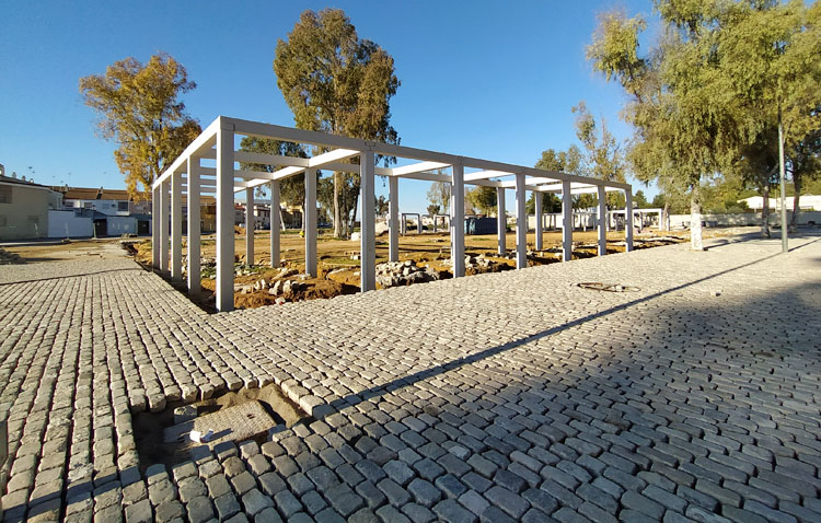La nueva caseta municipal toma forma en el reformado recinto ferial de Utrera