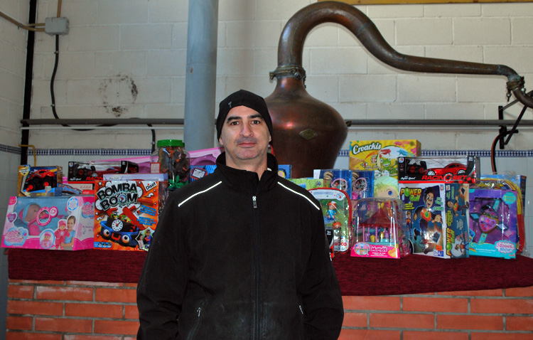 «La Flor de Utrera» destina a la campaña «Un juguete para todos» los beneficios obtenidos en el poblado navideño