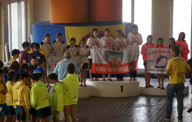 El Club Natación Utrera triunfa en el IV Trofeo «Ciudad de Cádiz»