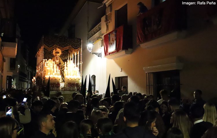 Utrera saboreó un Jueves Santo único y una Madrugá esplendorosa [GALERÍAS FOTOGRÁFICAS Y AUDIO]