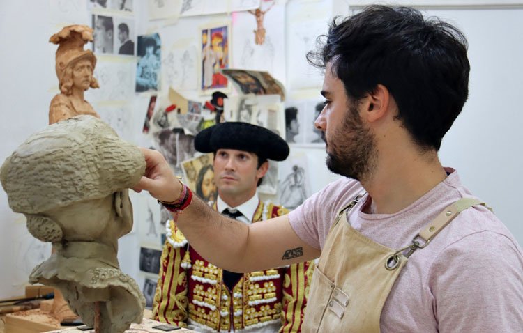 Una exposición del joven artista utrerano Gonzalo Quesada repasará sus «múltiples visiones» sobre la tauromaquia