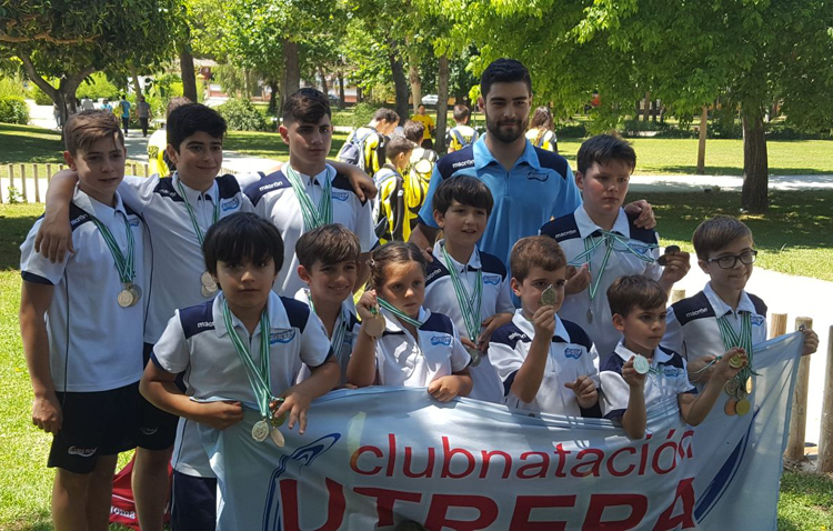 El Club Natación Utrera consigue un total de 14 medallas en la Liga Interprovincial