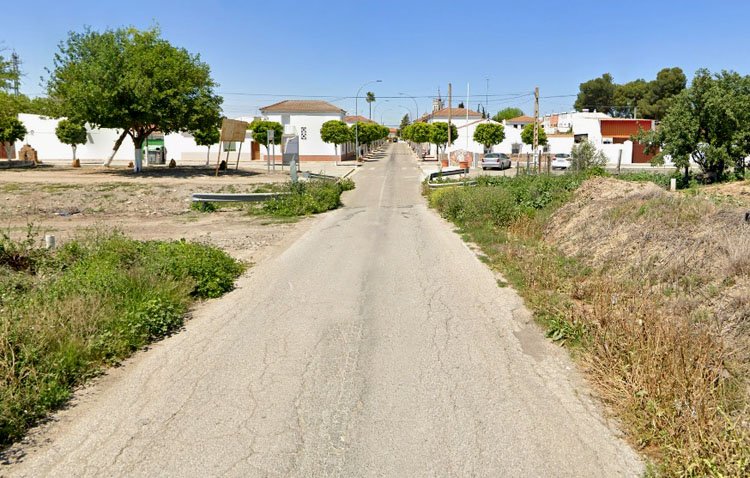 Utrera y El Palmar de Troya unen sus fuerzas para acometer el asfaltado de la carretera de Guadalema de los Quintero