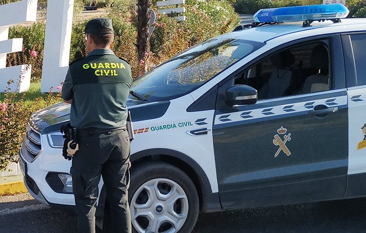 Fallece un hombre de 50 años tras caer de la cubierta de una nave en Utrera