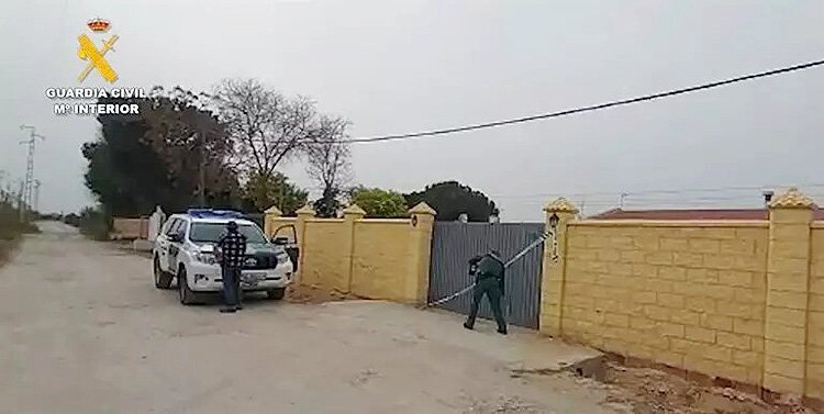 La Guardia Civil investiga en Utrera a 40 personas y empresas por construcciones ilegales en suelo rústico
