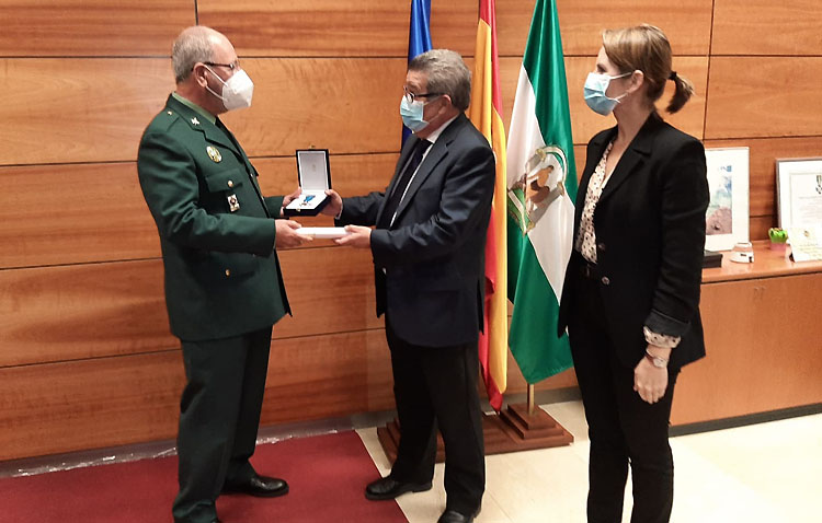 Homenaje a Francisco Olid Márquez, agente de la Guardia Civil de Tráfico de Utrera durante casi tres décadas