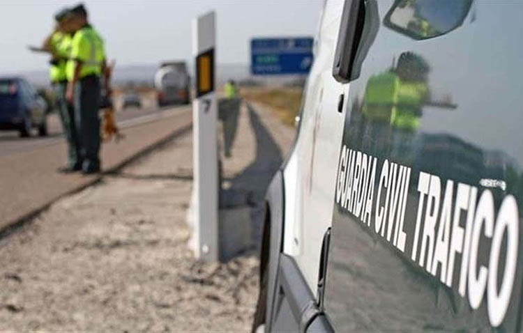 Fallece un motorista tras salirse de la carretera en la autovía Sevilla-Utrera