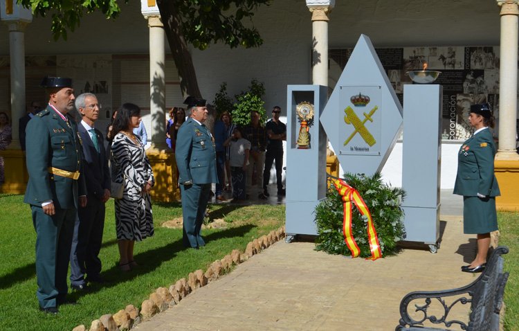 Honores a la Guardia Civil de Utrera en el día de su patrona [GALERÍA]