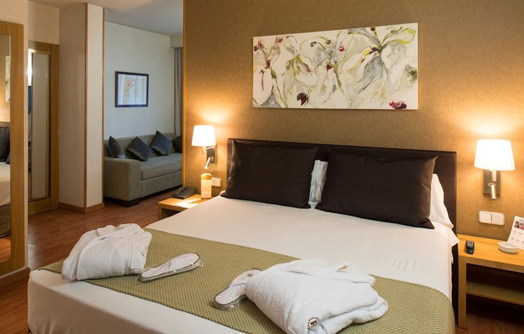 7 de cada 10 turistas roba en las habitaciones de hoteles
