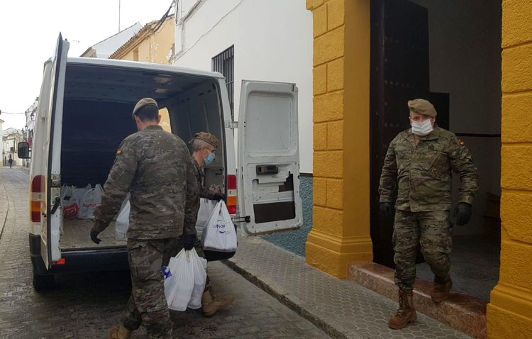 La solidaridad de la base de «El Copero» con las Hermanas de la Cruz de Utrera