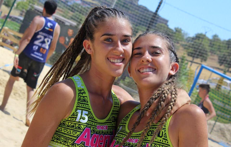 Las hermanas Toro, dos figuras utreranas en el balonmano playa