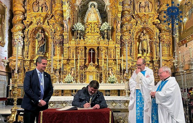 La hermandad de Consolación de Utrera formaliza su madrinazgo de la coronación de la Virgen de las Nieves de Los Palacios