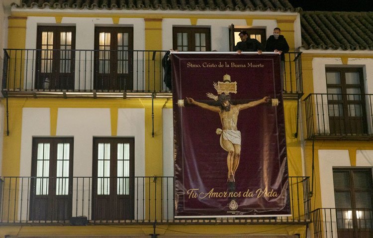 Meditación de las siete palabras, una recogida de alimentos y un retiro espiritual, en la Cuaresma de Los Gitanos