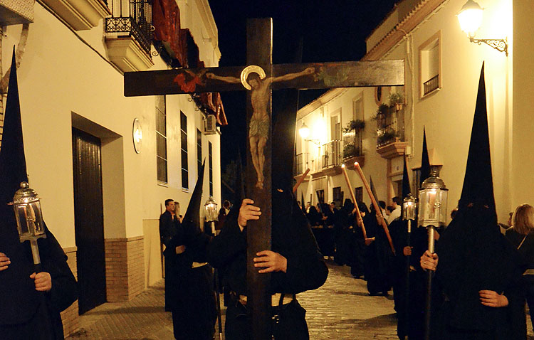 Tres citas cofrades para vivir con intensidad el Viernes Santo en Utrera