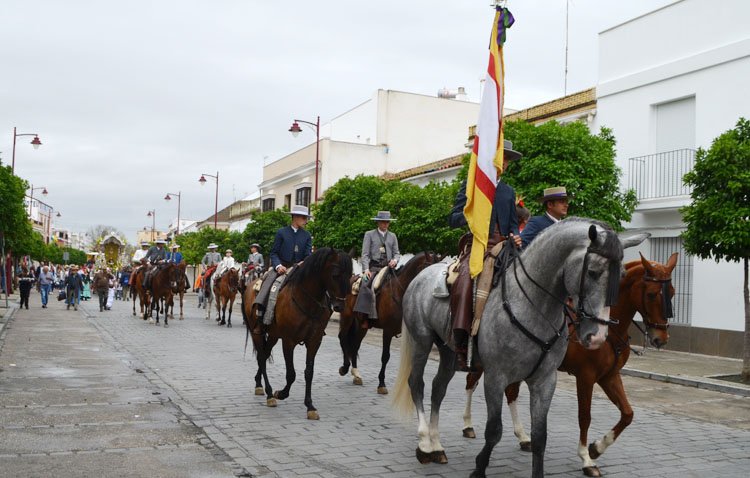 La hermandad del Rocío organiza una marcha a caballo para acudir a las plantas de la Blanca Paloma