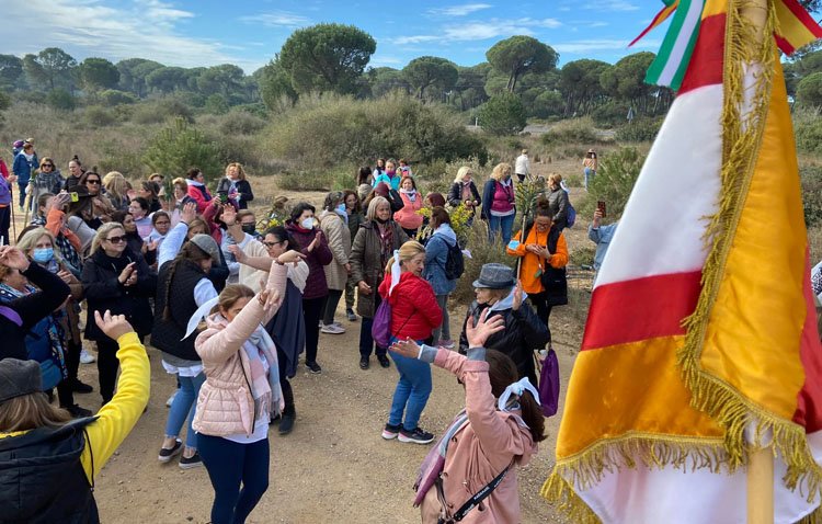La hermandad del Rocío de Utrera organiza un año más su tradicional ‘Camino de mujeres’