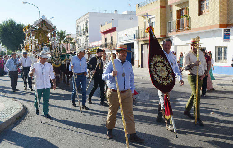 El simpecado de Linares hará en 2021 el camino del Rocío con Utrera tras la suspensión de la romería este año
