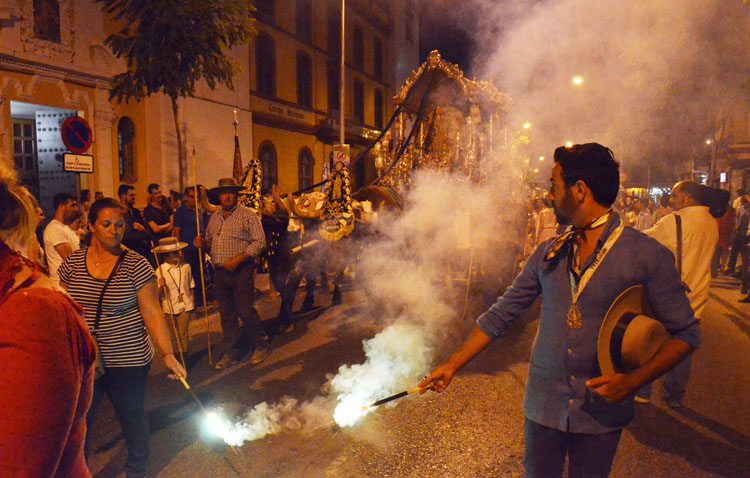 Plegarias, cantes y vivas para enmarcar el final del camino hacia El Rocío (GALERÍA)
