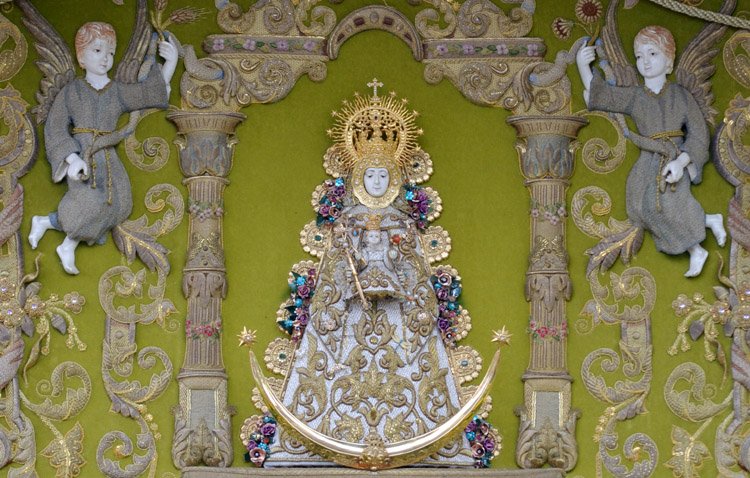 Cultos anuales en honor a la Virgen del Rocío en Utrera