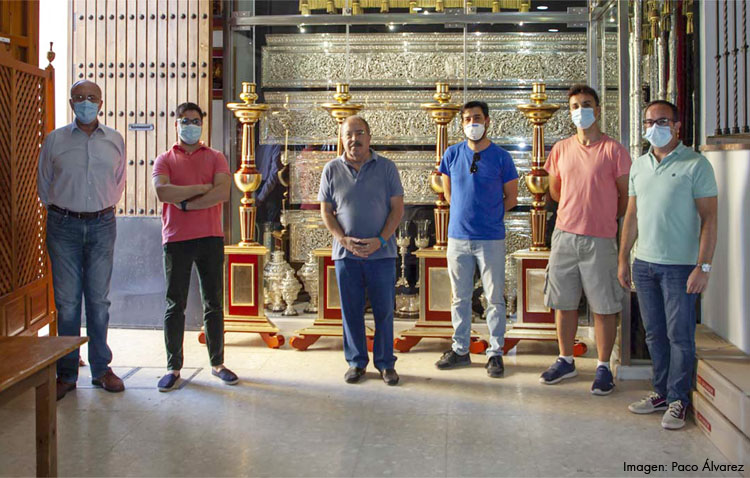 La hermandad del Silencio incrementa su patrimonio con la incorporación de cuatro blandones