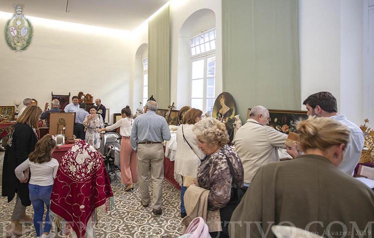 Caridad y arte, dos pilares fundamentales en el rastillo solidario de la hermandad del Silencio