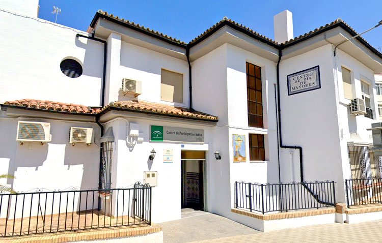 Los usuarios del Hogar del Pensionista de Utrera convocan una protesta para reclamar la ampliación del horario de apertura