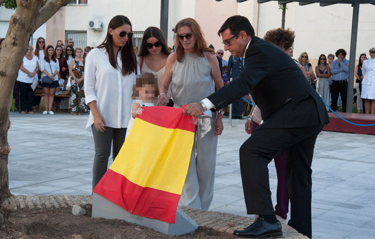 Utrera homenajea al piloto que perdió la vida en un accidente de Eurofitghter en la base de Morón