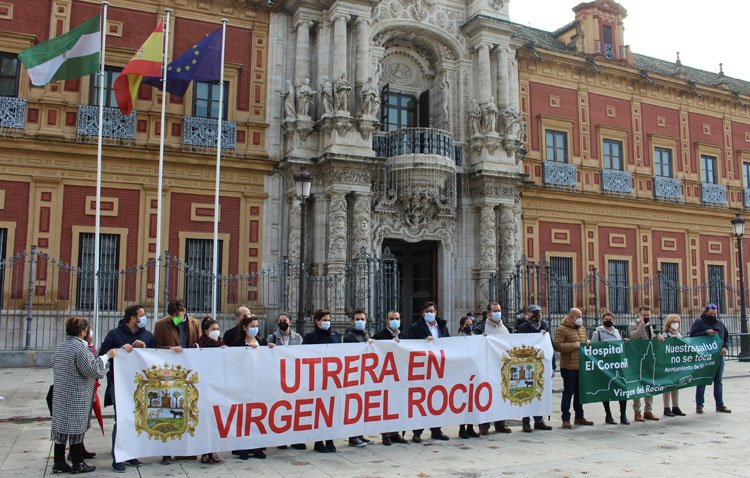 Utrera, El Coronil, Los Molares y El Palmar de Troya unen sus fuerzas con una concentración ante la presidencia de la Junta