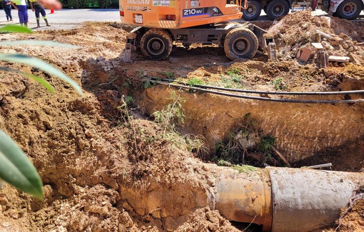 Aguas del Huesna pide un «consumo responsable» ante una avería que podría dejar sin agua a Utrera