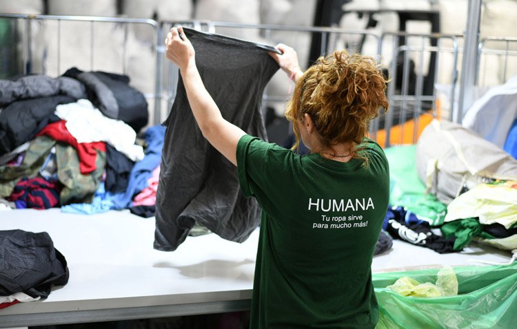 Crece un 20% la recogida selectiva de textil en Utrera hasta alcanzar más de 60 toneladas en el primer semestre del año