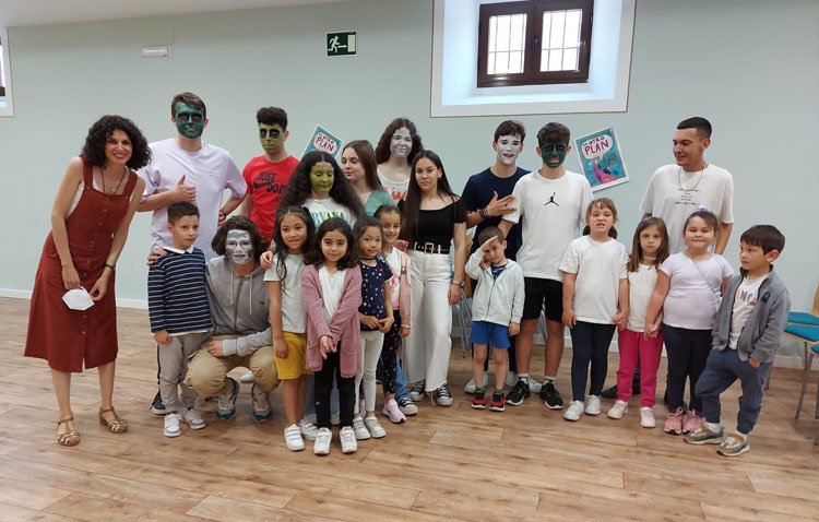 Una actividad intergeneracional para acercar a los niños el amor por la lectura