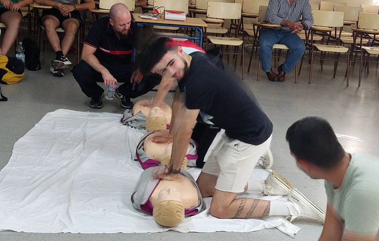 Personal de la base aérea de Morón imparte un curso de prevención de riesgos laborales en el instituto ‘Virgen de Consolación’ de Utrera