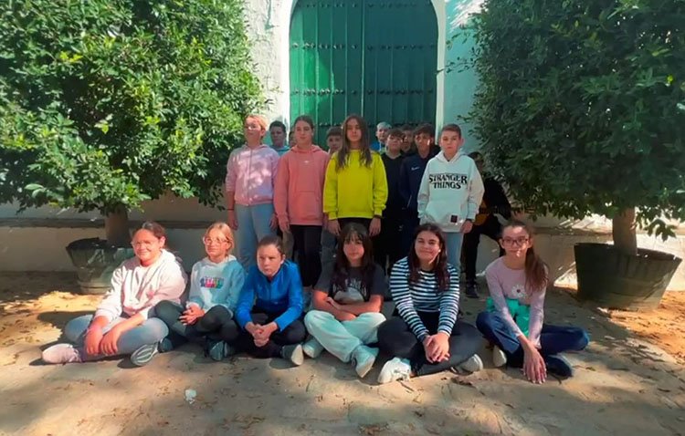 Los alumnos del instituto ‘Virgen de Consolación’ de Utrera aceptan el ‘reto’ de Arcángel de cantar un fandango por el Día del Flamenco