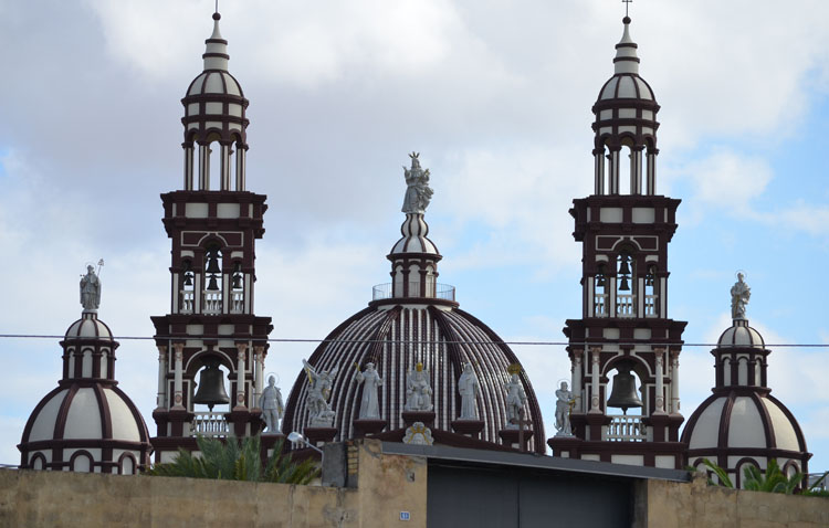 Una decena de llamativas historias en las cinco décadas de la iglesia palmariana