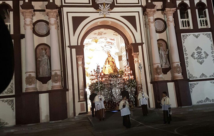 La iglesia palmariana comienza el nuevo año con una procesión por el interior de su recinto (IMÁGENES)