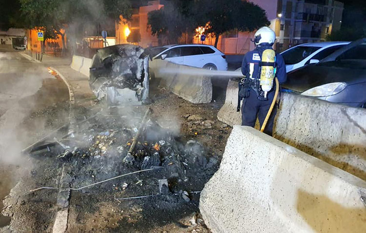 Los pirómanos arrasan con «casi 200 contenedores» en los últimos dos años en Utrera