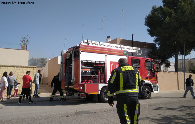 El incendio de varios cuadros eléctricos provoca la alarma entre los vecinos de El Junquillo